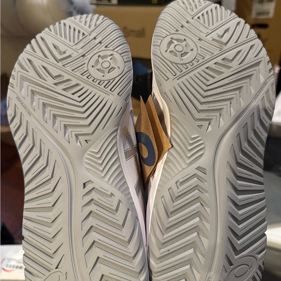 ASICS Women's Gel-Dedicate 8 Tennis Shoes white/silver, size 9.5 - Picture 6 of 8